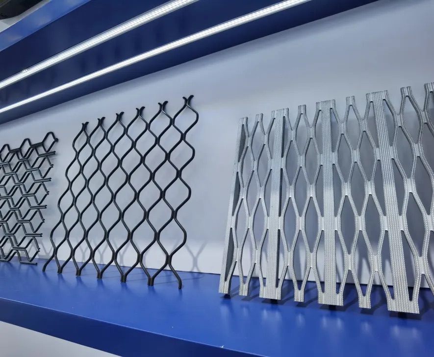 中亞鋁業(yè) “鋁” 光閃耀：廣交會首日現(xiàn)場搶“鮮”看！(圖9)